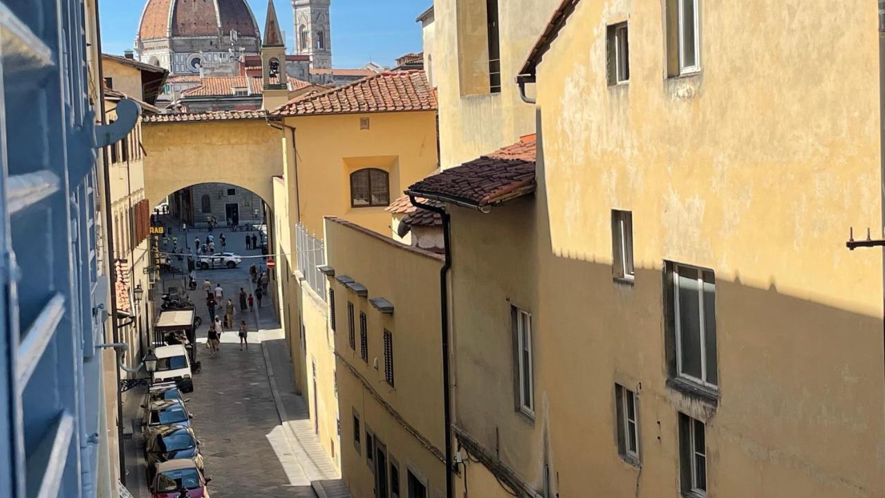 Discovering Florence Luaran gambar