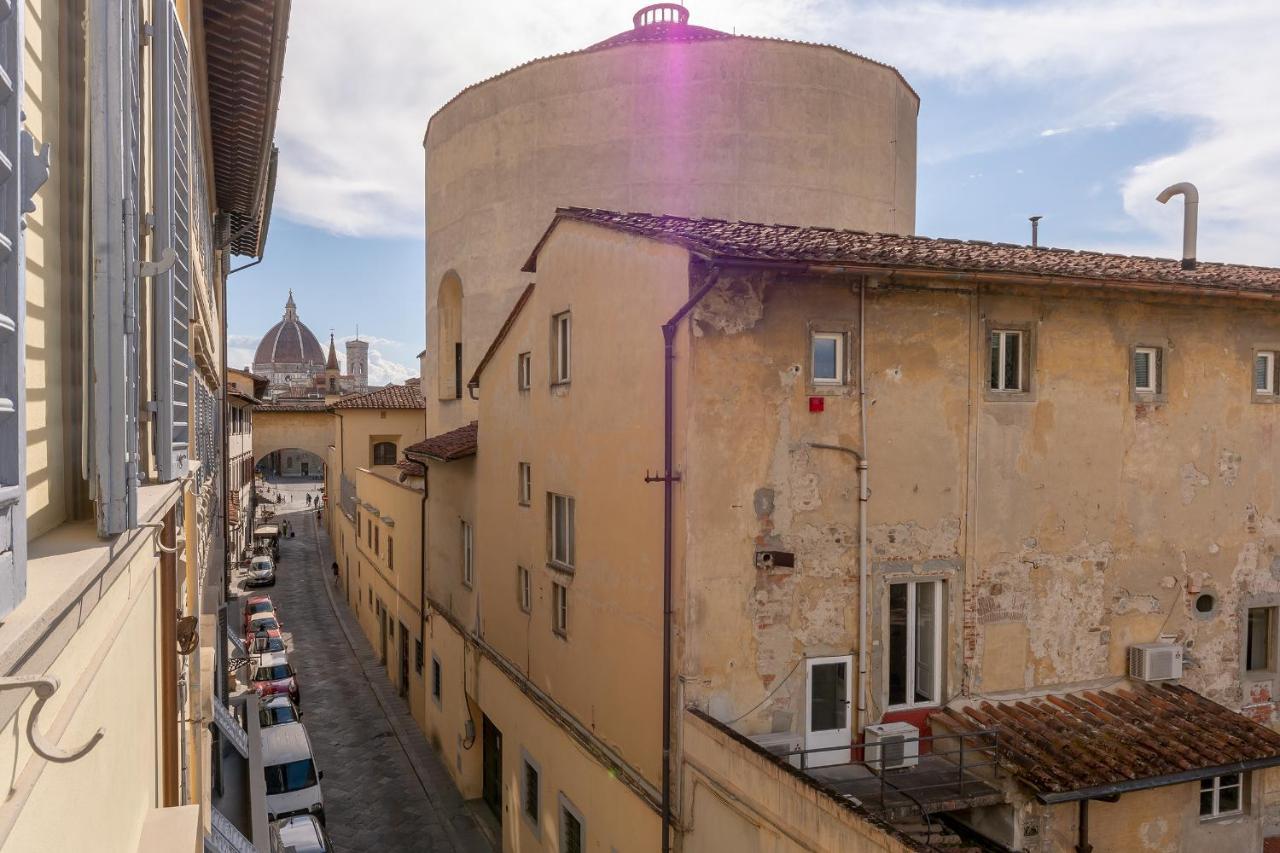 Discovering Florence Luaran gambar